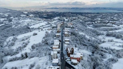 Başiskele&rsquo;de karla m&uuml;cadele &ccedil;alışmaları s&uuml;r&uuml;yor
