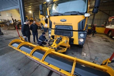 Başiskele&rsquo;de karla m&uuml;cadele ekipleri &ccedil;alışmalarını tamamladı
