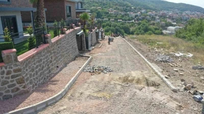 Başiskele’de parke yol ve kaldırım çalışmaları yapılıyor
