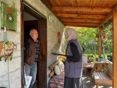 Başiskele’de &quot;Gönül Bağı&quot; ekipleri hane ziyaretlerini sürdürüyor
