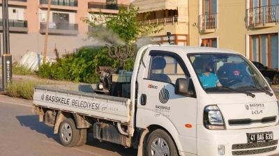 Başiskele&rsquo;de sinek ve haşerelere karşı ila&ccedil;lama &ccedil;alışmaları s&uuml;r&uuml;yor
