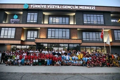 Başiskele’de spor kulüplerine malzeme desteği
