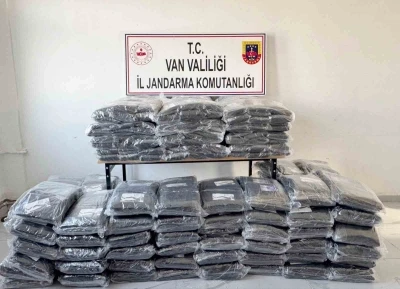 Başkale’de gümrük kaçağı malzemeler ele geçirildi
