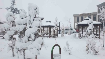 Başkale&rsquo;de kar yağışı
