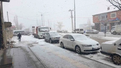 Başkale&rsquo;de kar yağışı
