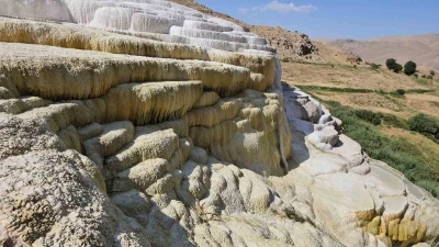 Başkale travertenleri, Pamukkale’yi aratmıyor
