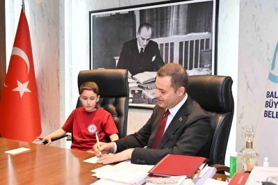 Başkan Akın, makamını &ccedil;ocuklara devretti
