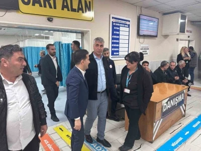 Başkan Ak&uuml;z&uuml;m bayramda &ccedil;alışanlarla bir araya geldi
