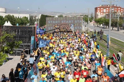 Başkan Altay t&uuml;m sporseverleri Uluslararası Konya Yarı Maratonu&rsquo;na kayıt yaptırmaya davet etti
