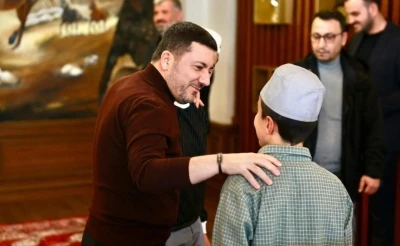 Başkan Arı, hafızlık &ouml;ğrencilerini makamında ağırladı
