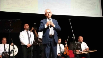 Başkan Arslan, &ccedil;ocuklar i&ccedil;in şarkılar s&ouml;yledi
