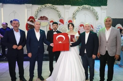 Başkan Arslan dünyaevine giren kızının nikahını kıydı
