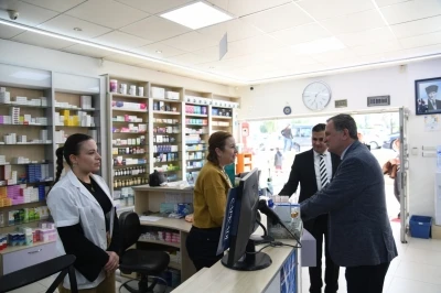 Başkan Balaban esnafın sorunlarına &ccedil;&ouml;z&uuml;m &uuml;retmek i&ccedil;in sahada
