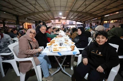 Başkan Balaban Karak&ouml;y&rsquo;de vatandaşlarla iftar yaptı
