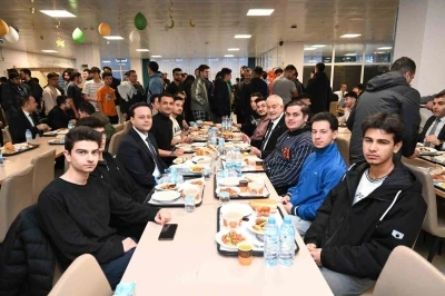 Başkan Başdeğirmen, KYK erkek yurdunda &ouml;ğrencilerle iftar sofrasında buluştu
