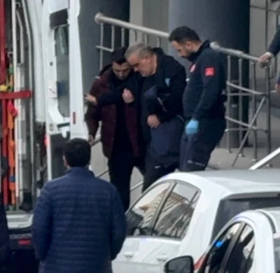 Başkan Bozbey&rsquo;in de dahil olduğu soruşturmada g&ouml;zaltındaki m&uuml;teahhit fenalaştı, ambulansla hastaneye kaldırıldı
