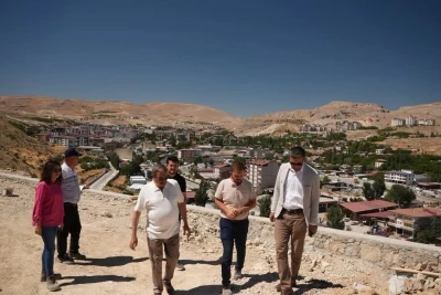 Başkan Bozkurt, Millet Bah&ccedil;esi ve yol &ccedil;alışmalarını yerinde inceledi
