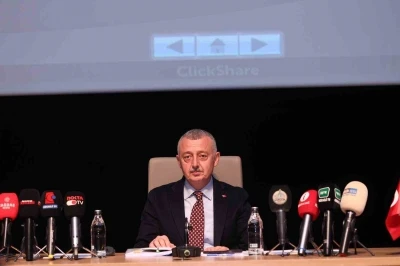 Başkan Büyükakın’dan zor soru: &quot;Küçücük kaymayı bile tespit edemeyen İzmit Belediyesi, metroyu nasıl tespit etti?&quot;
