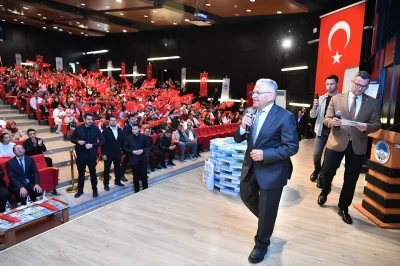 Başkan Büyükkılıç, Bakan Göktaş ile birlikte öğrencilere bin 782 kaynak kitap seti dağıttı
