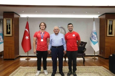 Başkan Büyükkılıç, dünya şampiyonu Arslan’ı ağırladı
