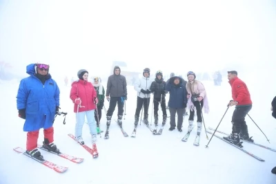 Başkan B&uuml;y&uuml;kkılı&ccedil;, Erciyes&rsquo;te kayak tutkunlarıyla bir araya geldi
