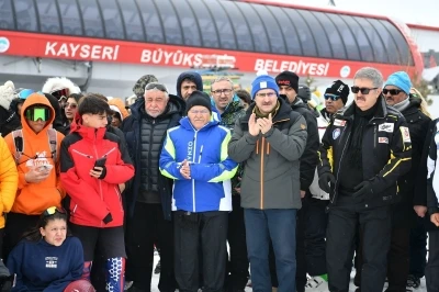 Başkan B&uuml;y&uuml;kkılı&ccedil;, genel m&uuml;d&uuml;r ve federasyon başkanı Şahin&rsquo;e şehri ve B&uuml;y&uuml;kşehir&rsquo;in tesislerini tanıttı
