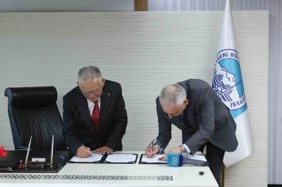Başkan B&uuml;y&uuml;kkılı&ccedil;, Kartal Katlı Kavşağı i&ccedil;in besmeleyi &ccedil;ekti, imzayı attı
