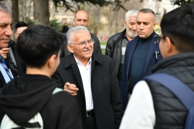 Başkan B&uuml;y&uuml;kkılı&ccedil;, Mimarsinan Parkı&rsquo;nda vatandaşlar ve &ouml;ğrencilerle bir araya geldi
