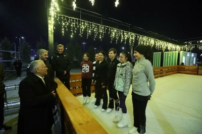Başkan B&uuml;y&uuml;kkılı&ccedil;&rsquo;tan gen&ccedil;lere m&uuml;jde: A&ccedil;ık hava buz pateni pisti
