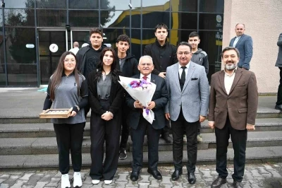 Başkan B&uuml;y&uuml;kkılı&ccedil;&rsquo;tan lise &ouml;ğrencilerine &rsquo;kariyer&rsquo; ve &rsquo;gelecek&rsquo; tavsiyeleri
