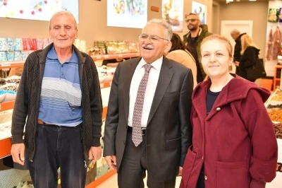 Başkan B&uuml;y&uuml;kkılı&ccedil;&rsquo;tan Ramazan&rsquo;a esnaf ve vatandaşla g&ouml;n&uuml;l k&ouml;pr&uuml;s&uuml;
