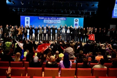 Başkan B&uuml;y&uuml;kkılı&ccedil;, Toplu İş S&ouml;zleşme T&ouml;reni&rsquo;nde personelin sevincine ortak oldu
