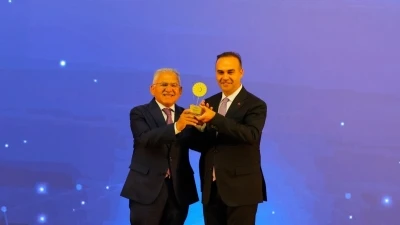 Başkan B&uuml;y&uuml;kkılı&ccedil;, T&uuml;rkiye&rsquo;de ilk olan RES projesiyle Bakan Kacır&rsquo;ın elinden &ouml;d&uuml;l aldı
