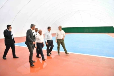 Başkan Büyükkılıç; üzeri kapatılan tenis kortları çalışmalarını inceledi
