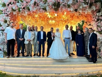 Başkan &Ccedil;avuşoğlu, G&ouml;&ccedil;enoğlu ailesini mutlu g&uuml;nlerinde yalnız bırakmadı
