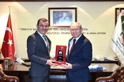 Başkan &Ccedil;avuşoğlu "Ege&rsquo;nin En Başarılı B&uuml;y&uuml;kşehir Belediye Başkanı" se&ccedil;ildi
