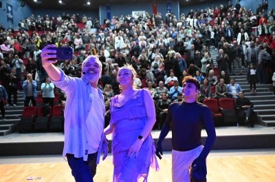 Başkan &Ccedil;er&ccedil;ioğlu, Didim ve Nazilli&rsquo;de vatandaşları tiyatro ile buluşturdu
