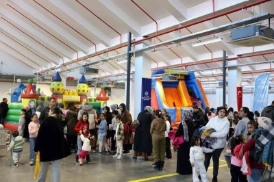 Başkan &Ccedil;er&ccedil;ioğlu&rsquo;ndan &ccedil;ocuklara karne hediyedi
