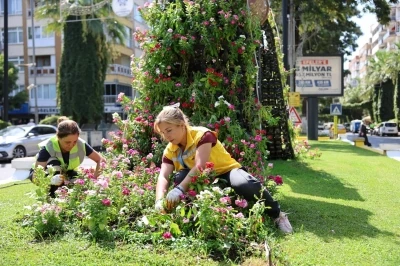 Başkan Çerçioğlu: &quot;Kadınların emeğiyle Aydın çiçek açıyor&quot;
