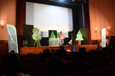 Başkan &Ccedil;er&ccedil;ioğlu S&ouml;keli &ccedil;ocukları tiyatro ile buluşturdu
