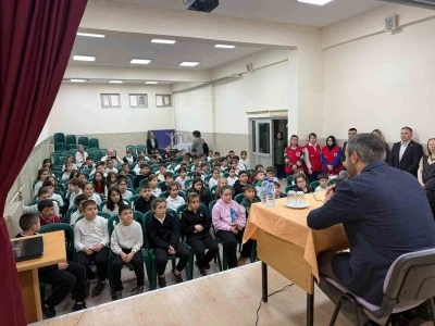 Başkan &Ccedil;etinkaya&rsquo;dan miniklere yerel y&ouml;netim dersi
