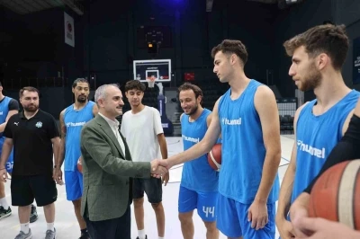 Başkan Çiftçi’den, basketbol takımına sezon öncesi ziyaret
