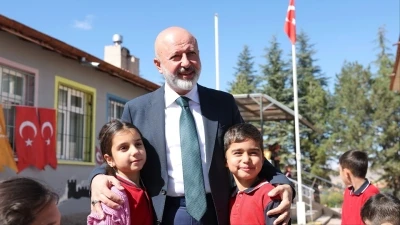 Başkan Çolakbayrakdar, Mahzeminli çocuklarla ‘Bir Dilim Mutluluk’ta buluştu
