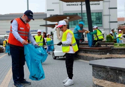 Başkan Çolakbayrakdar: &quot;Daha temiz çevre için durmadan çalışıyoruz&quot;
