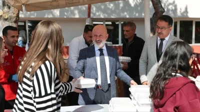 Başkan Çolakbayrakdar: &quot;Gençlerimizin gücüyle geleceğin Türkiye’sini inşa ediyoruz&quot;
