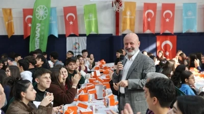 Başkan &Ccedil;olakbayrakdar: "G&uuml;&ccedil;l&uuml; T&uuml;rkiye&rsquo;nin temeli donanımlı gen&ccedil;liktir"
