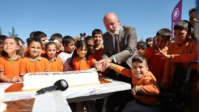 Başkan Çolakbayrakdar: &quot;Her çocuk bir tebessümle dünyayı güzelleştirir&quot;
