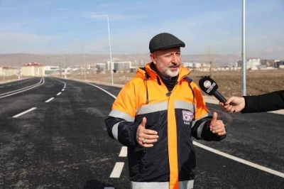 Başkan &Ccedil;olakbayrakdar: "İlk ve tek &ccedil;evreci asfalt freze aracımızla doğayı koruyor, ekonomiye g&uuml;&ccedil; katıyoruz"
