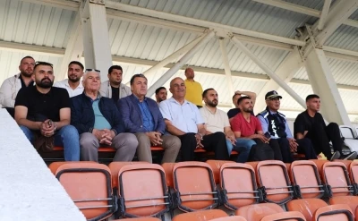 Başkan Demir, turnuva maçını tribünden izledi
