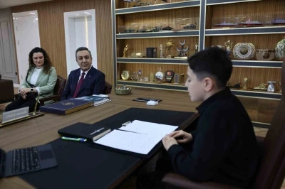 Başkan Dere, koltuğunu Taha&rsquo;ya devretti
